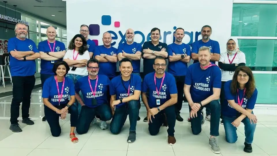 Experian-Company-Photo copia
