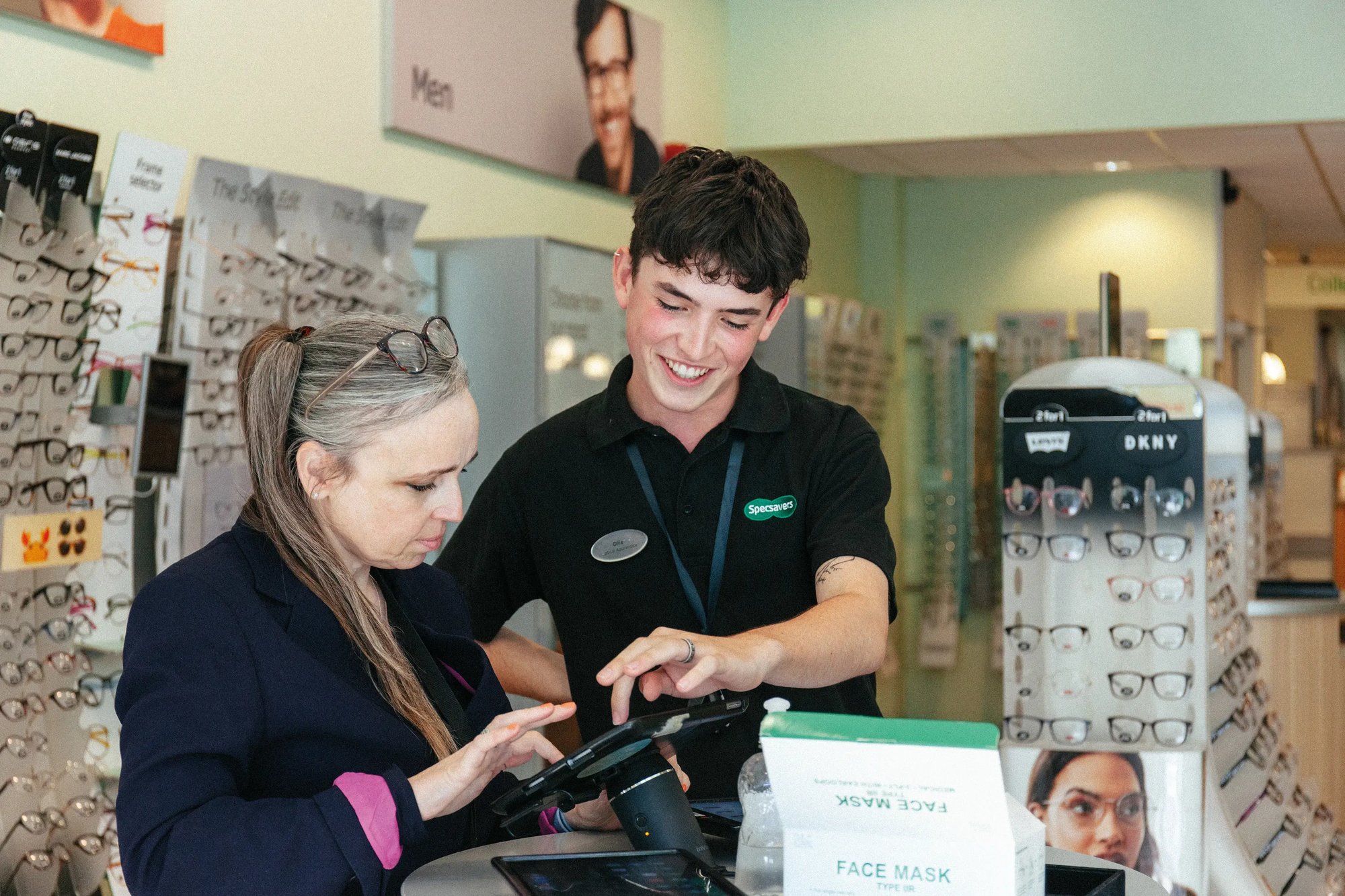 Specsavers-Company-Photo copia